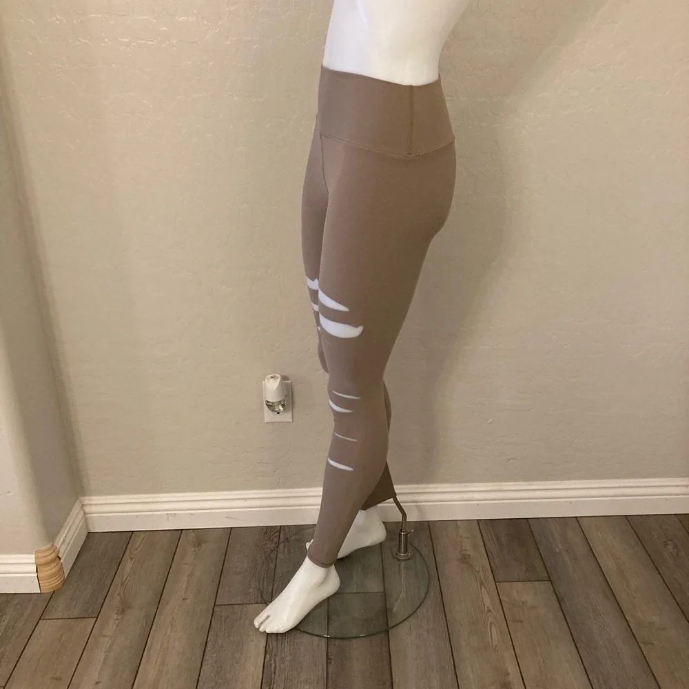 ALO YOGA HIGH WAISTED RIPPED WARRIOR LEGGING IN TAN XS